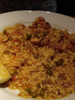 Una foto de Paella guisada de carne