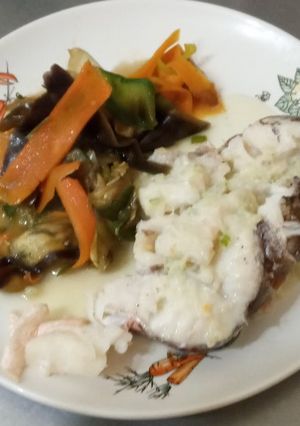 Una foto de Abadejo con salsa crema de hinojos y verduras