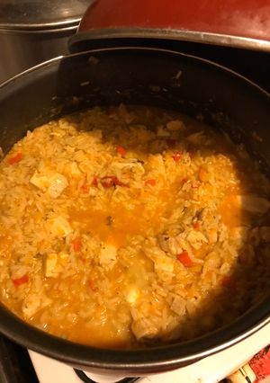 Una foto de Arroz al azafrán con pollo