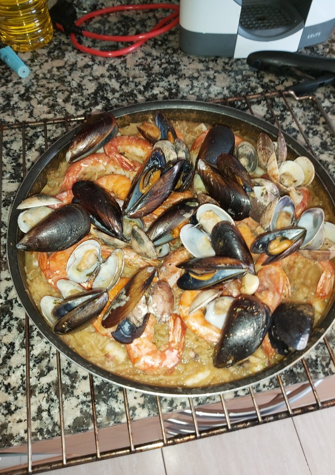 Una foto de Fideuá