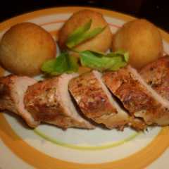 A picture of Bombas de papa rellenas.