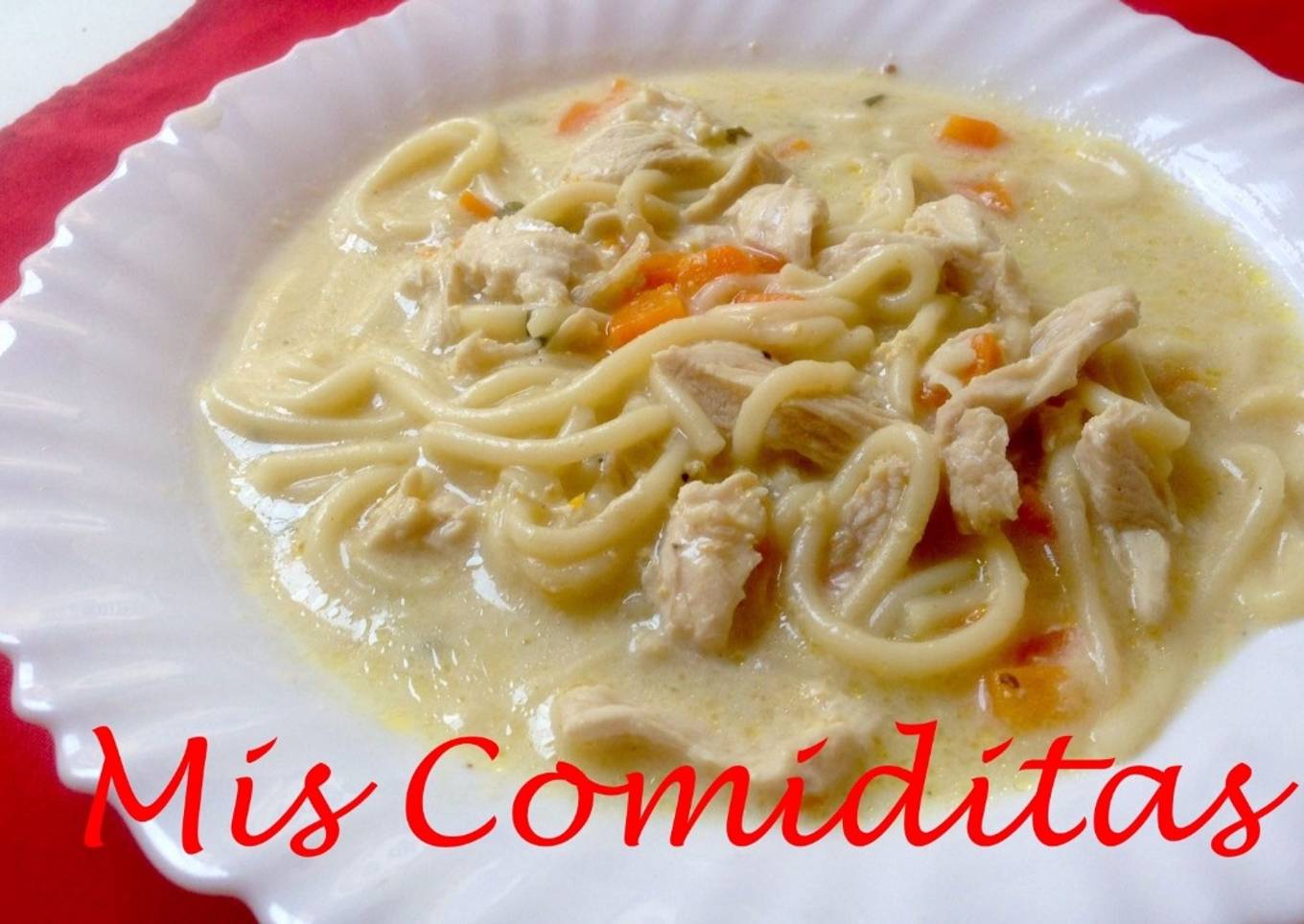 Sopa cremosa de pollo con pasta
