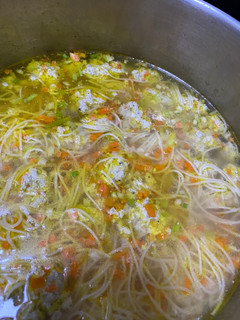 A picture of Almondigas.