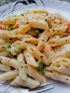 व्हाइट सॉस पास्ता (white sauce pasta recipe in Hindi) रेसिपी मुख्य फोटो