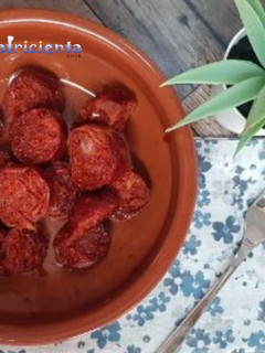 Una foto de Chorizos al vino blanco