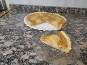 Una foto de tarta de peras