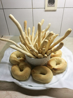 Una foto de Grisinchips (Chipa grisin)