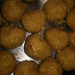 A picture of Jagerry til khoye ke laddoo.