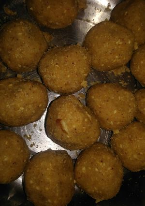 A picture of Jagerry til khoye ke laddoo.