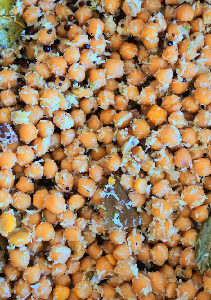 Una foto de Channa Sundal (garbanzos salteados)