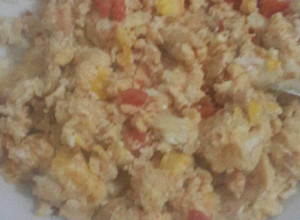 Una foto de Huevo revuelto con tomate