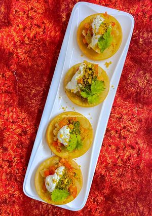 A picture of Papdi Chaat.