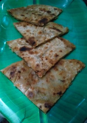 A picture of Aloo ka paratha.