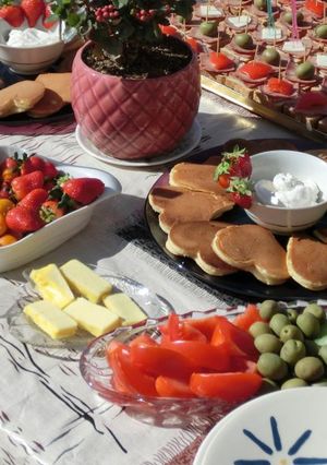 عکسی از دستور میز صبحانه بهاری
