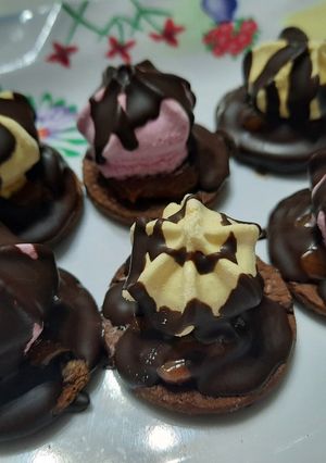 Una foto de Conitos con galletitas y merenguitos