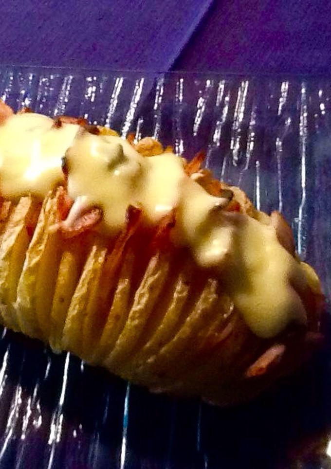 Una foto de Patata Hasselback con salsa a los tres quesos