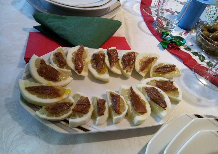 Easiest Way to Prepare Veloce Acciughe salate appoggiate su fettine di limone