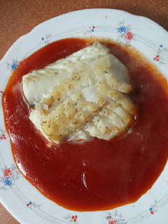 Una foto de Bacalao skrei con tomate