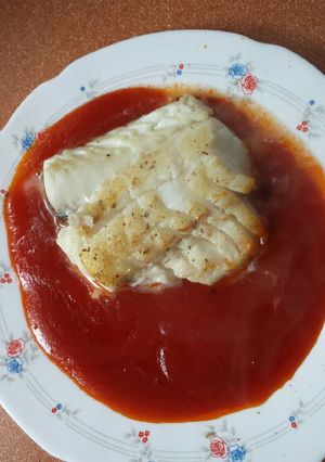 Una foto de Bacalao skrei con tomate