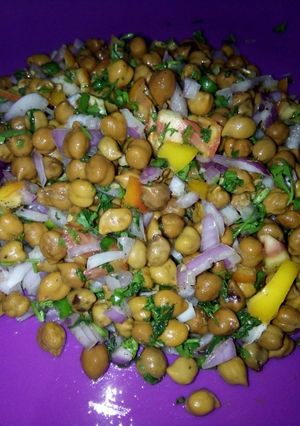 A picture of Chana and Sprouts Bhel.