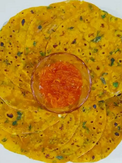 મેથી નાં ઢેબરા (Methi Dhebra Recipe In Gujarati) રેસીપી મુખ્ય ફોટો