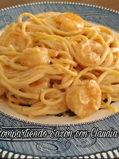 Una foto de Espagueti en crema de chipotle con camarones🌹