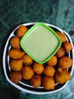 पकौड़े बेबी प्याज़ के (Pakode baby pyaz ke recipe in hindi) रेसिपी मुख्य फोटो