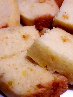 কমলার খোসার ফ্লেবারে স্পঞ্জ কেক(kamolar khosar flavour e sponge cake recipe in Bengali) রেসিপির প্রধান ছবি