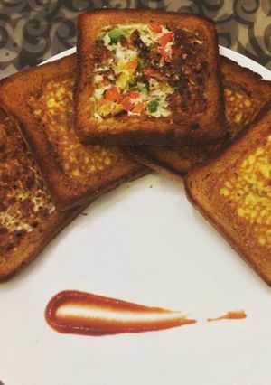 A picture of Egg in a bread hole.