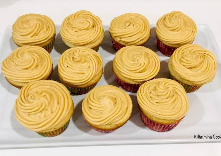 Easiest Way to Make Perfect Greek Yogurt Cupcakes With Dulce De Leche Frosting