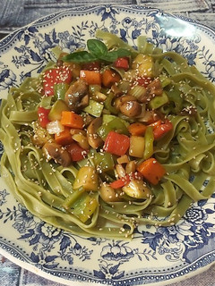 Una foto de Nidos vegetales con verduras
