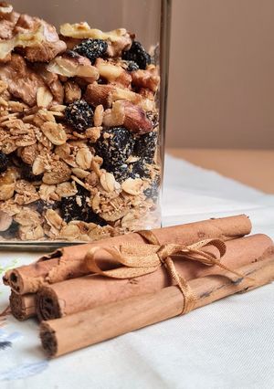 Una foto de Granola a la canela, sin azúcares agregados ni edulcorantes ni miel (proteica y vegana)
