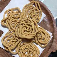 பொட்டுக்கடலை முறுக்கு(pottukadalai murukku recipe in tamil) செய்முறை முக்கிய புகைப்படம்