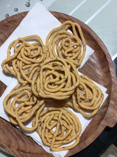 பொட்டுக்கடலை முறுக்கு(pottukadalai murukku recipe in tamil) செய்முறை முக்கிய புகைப்படம்