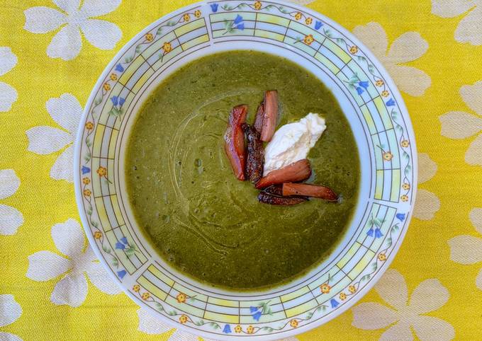 Guida passo passo a Preparare Fatto in casa Vellutata di verza e patate con speck croccante e ricotta senza lattosio