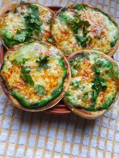 A picture of Bhakri Chutney Pizza.