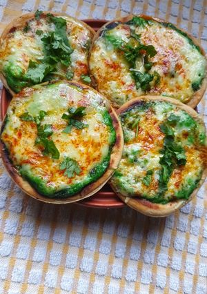 A picture of Bhakri Chutney Pizza.