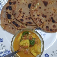 A picture of Whole wheat paneer paratha.