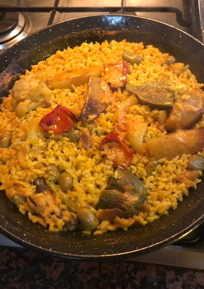 Una foto de Paella de verdura y bacalao