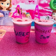 A picture of Strawberry Shake.