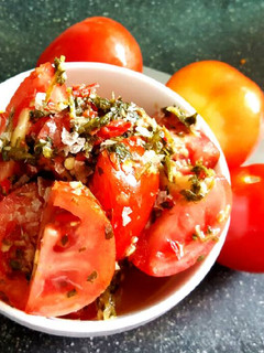 A picture of Purry's Easy Tomato Salad.