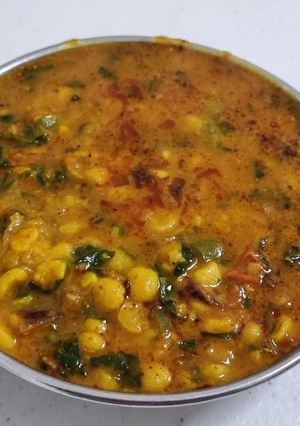 A picture of Chana methi tadka dal.