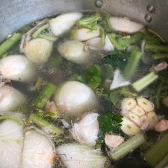 A picture of Chicken stock.