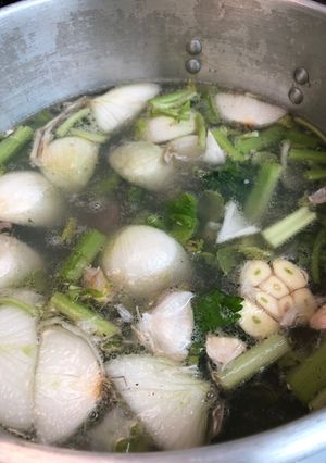 A picture of Chicken stock.