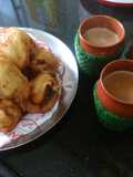 Bread roll, paneer roll, bread pakode with masala tea