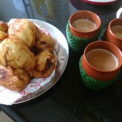 A picture of Bread roll, paneer roll, bread pakode with masala tea.