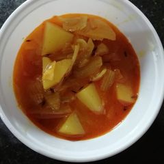 A picture of Aloo pyaz.