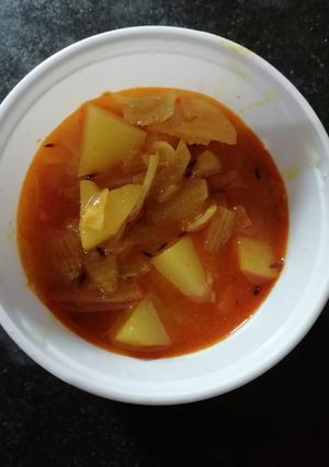 A picture of Aloo pyaz.