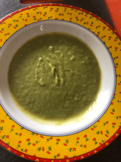 Una foto de Crema de brócoli y calabacín