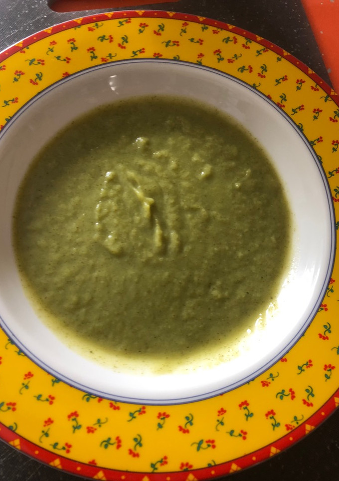 Una foto de Crema de brócoli y calabacín